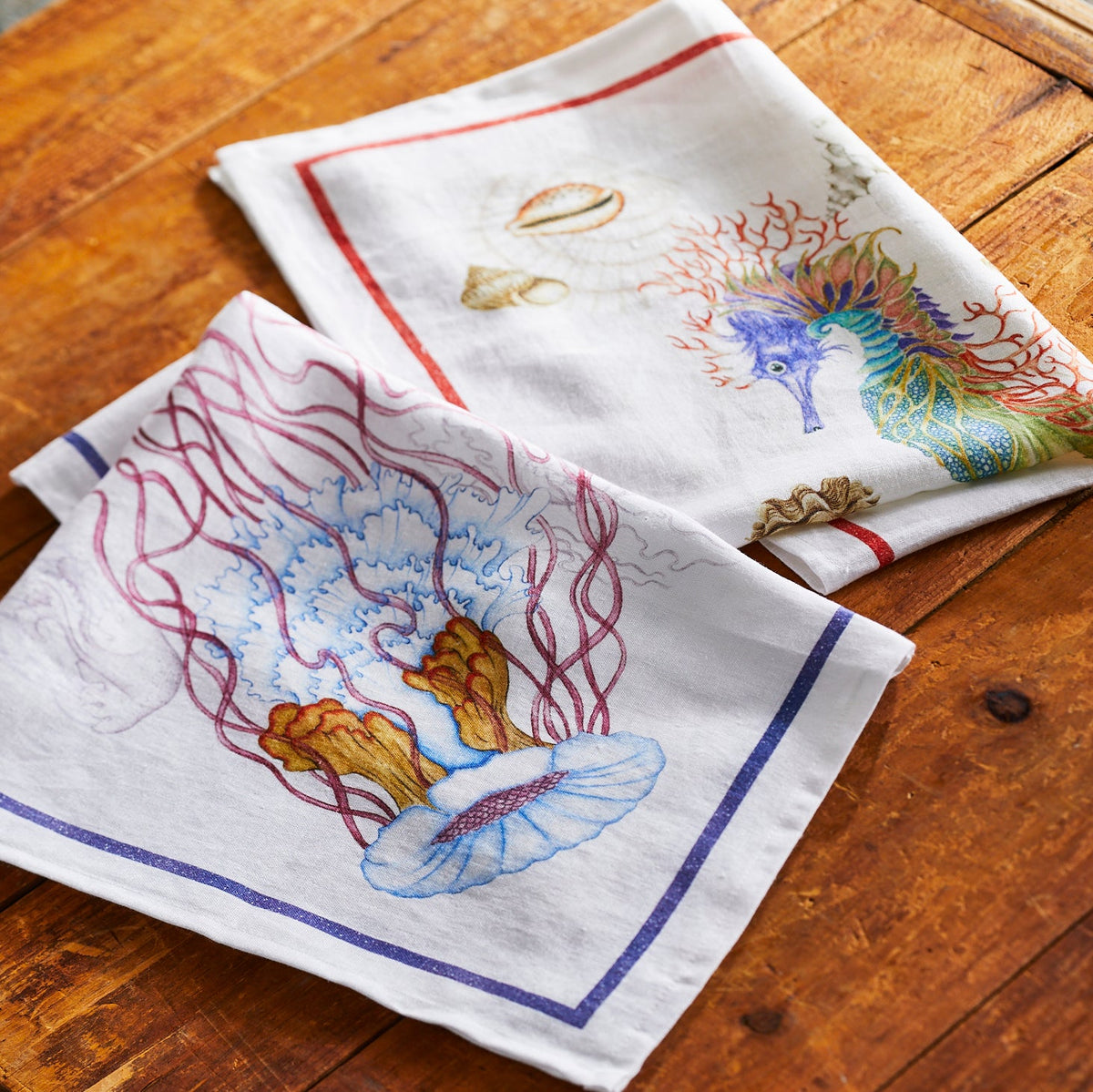 Two Reef Linen Kitchen Towels Set/2 with sea creatures, perfect for your kitchen.