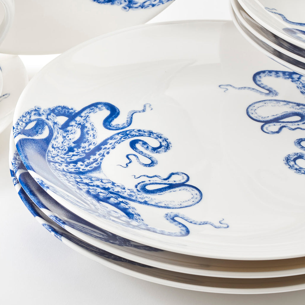 A set of Lucy Table for 4 porcelain plates with octopus designs by Caskata.