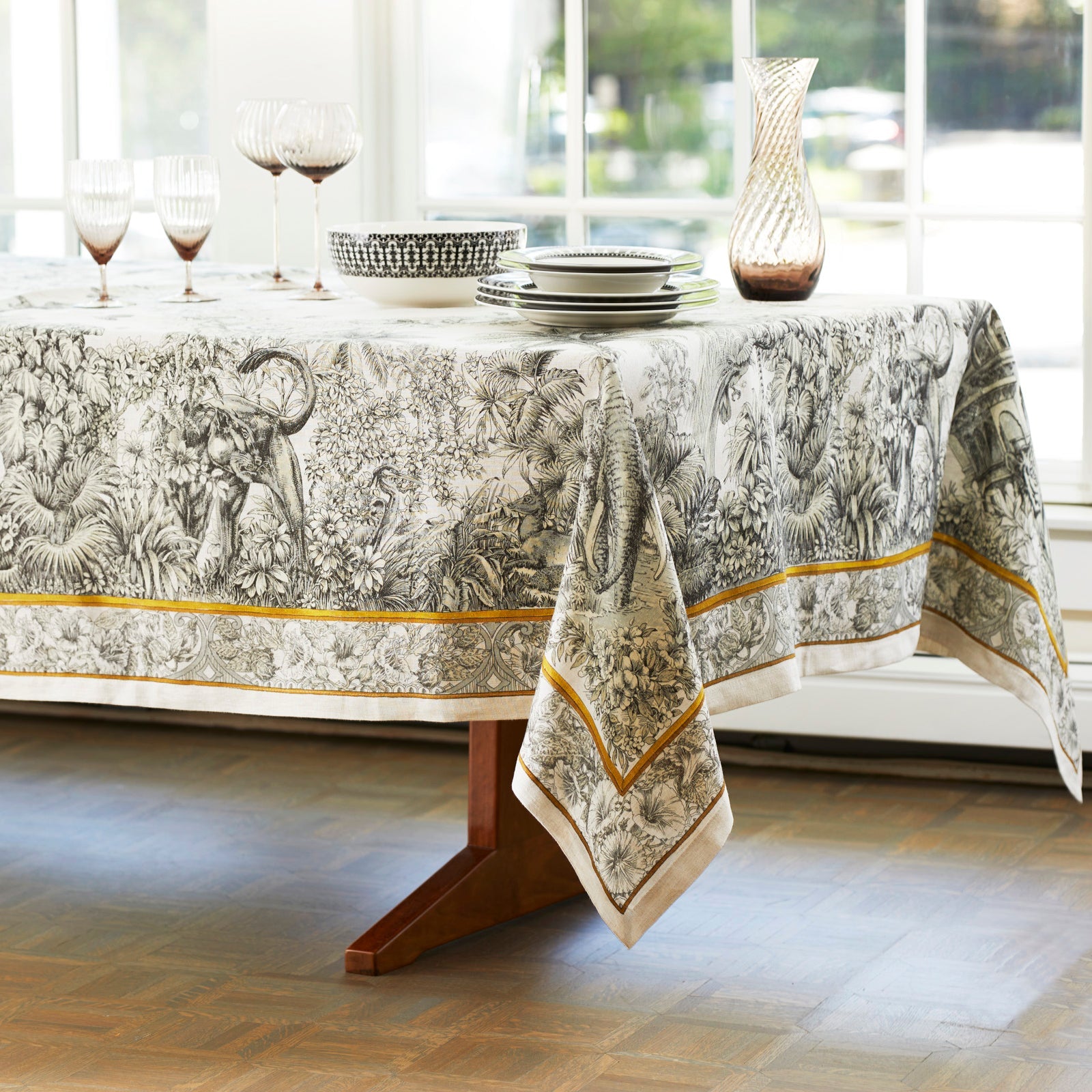 https://www.caskata.com/cdn/shop/files/Morocco_Tablecloth_Wide_SQ_2000x.jpg?v=1686837726