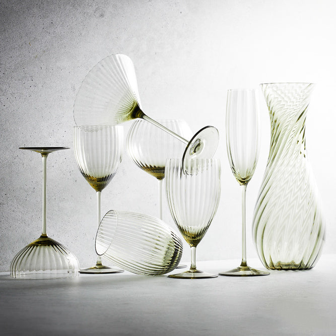 Quinn Smoke Red Wine Glasses image 4