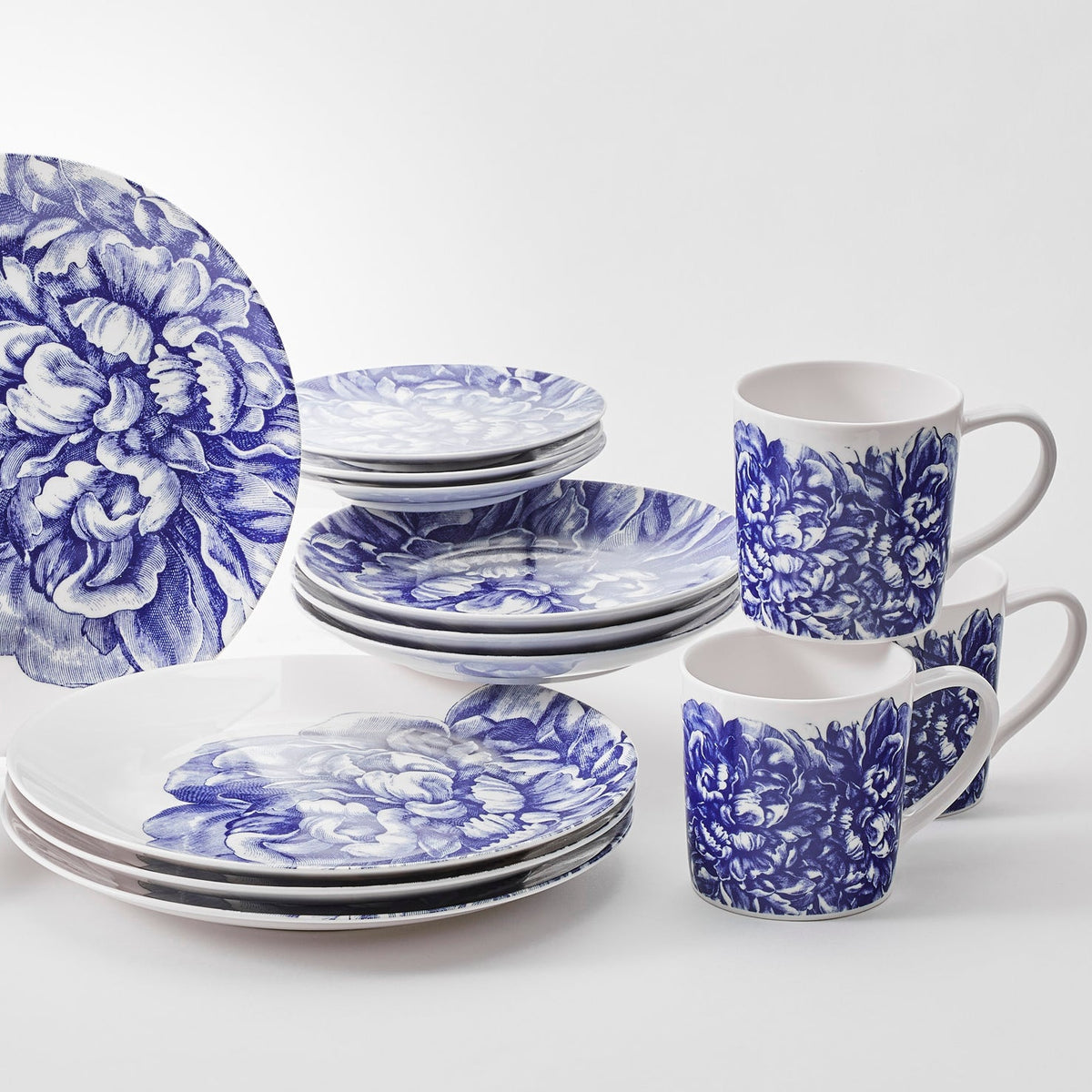 A set of Peony Table for 4 porcelain dinnerware by Caskata.