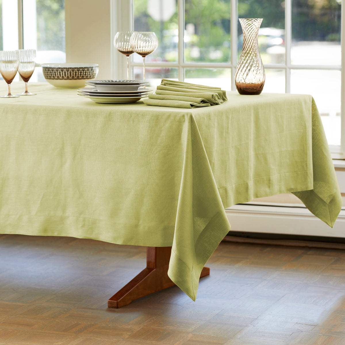 Pistachio Linen Tablecloth and Napkin Set - Caskata