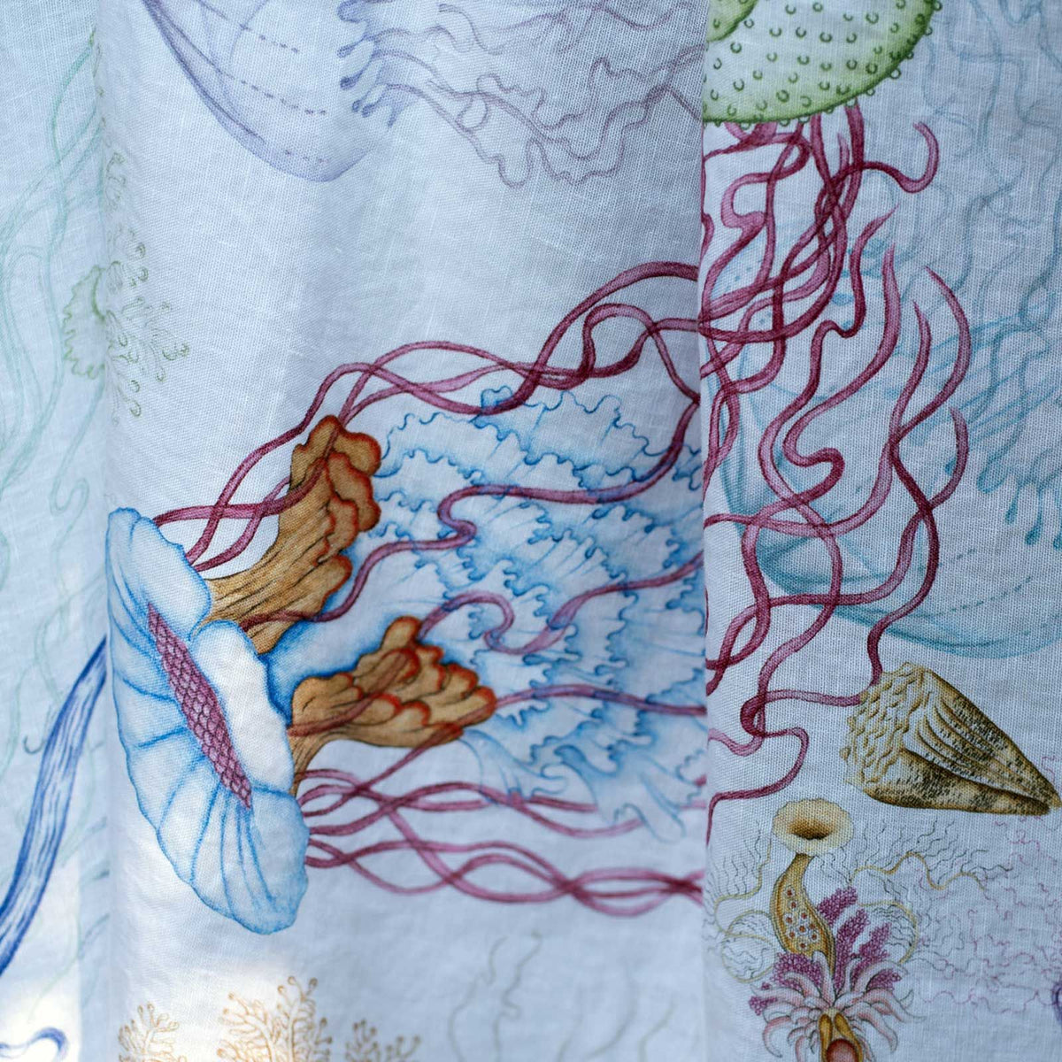 A Reef Linen Kitchen Towels Set/2 adorned with mesmerizing jellyfish and other deep-sea dwellers, expertly crafted by the Italian mill TTT .