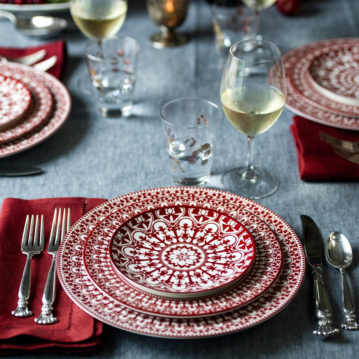 Casablanca Crimson Dinner Plate - Caskata